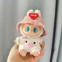 dot pig and hat